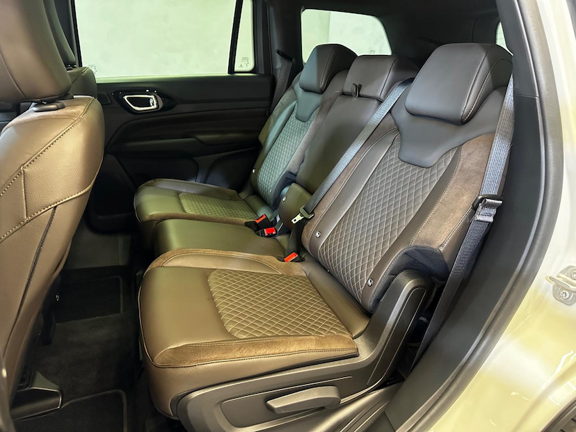 Foto do veículo JEEP COMMANDER  OVR T270 2024 19.654 KM 209.900,00
