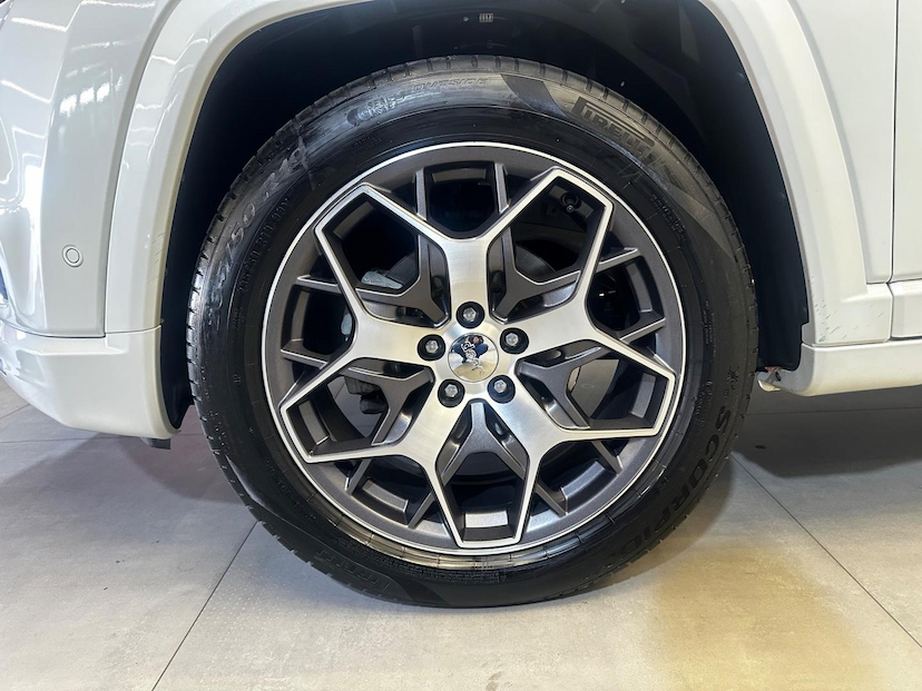 Foto do veículo JEEP COMMANDER  OVR T270 2024 19.654 KM 209.900,00