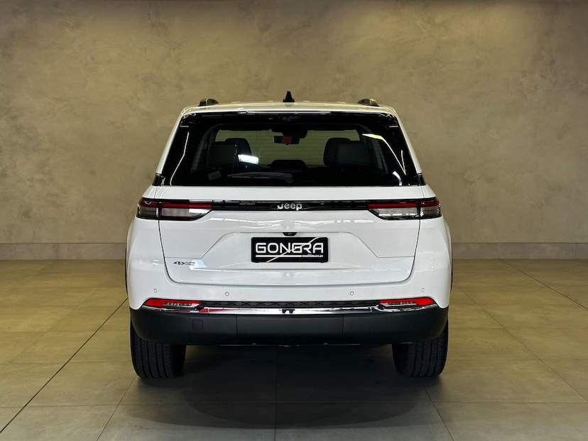 Foto do veículo JEEP CHEROKEE GRAND  4XE 2.0 T. AUT. (HIBRIDO) 2023 600 KM 449.900,00
