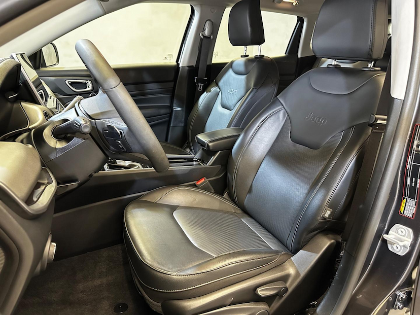 Foto do veículo JEEP COMPASS  LONG TF 2023 22.963 KM 140.900,00