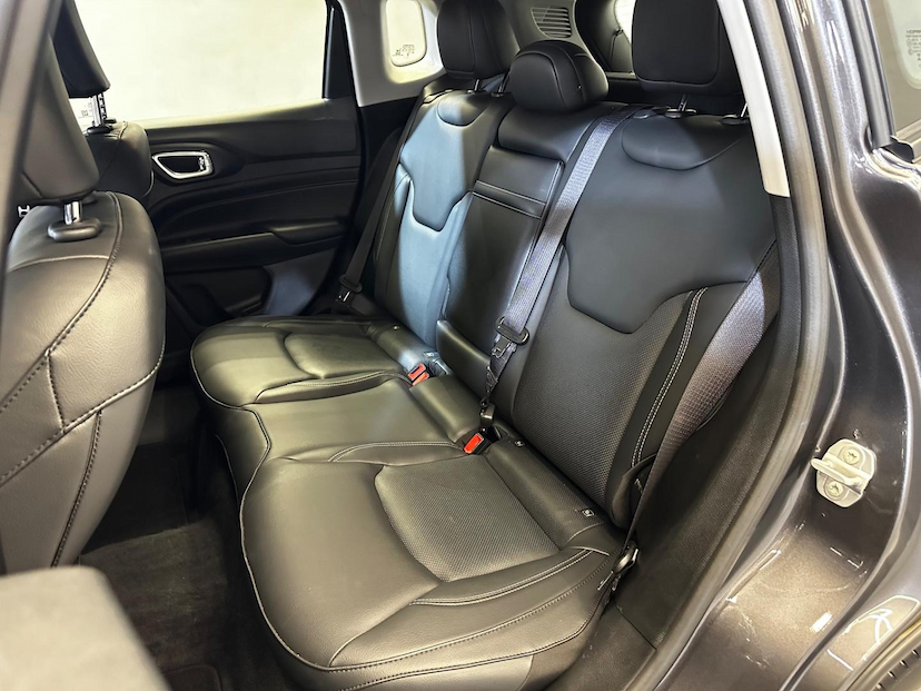 Foto do veículo JEEP COMPASS  LONG TF 2023 22.963 KM 140.900,00