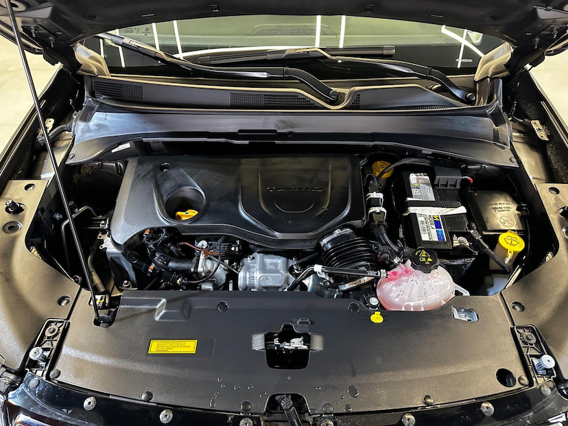 Foto do veículo JEEP COMPASS  LONG TF 2023 22.963 KM 140.900,00
