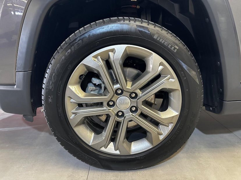 Foto do veículo JEEP COMPASS  LONG TF 2023 22.963 KM 140.900,00