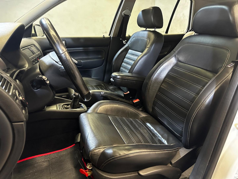 Foto do veículo VOLKSWAGEN GOLF  1.6 SPORTLINE 8V FLEX 4P MANUAL 2014 129.519 KM 66.900,00