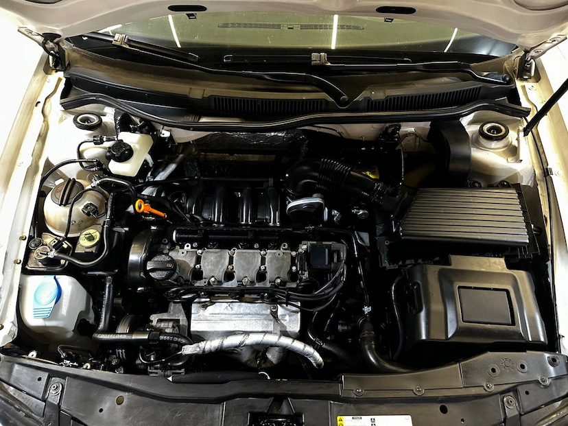 Foto do veículo VOLKSWAGEN GOLF  1.6 SPORTLINE 8V FLEX 4P MANUAL 2014 129.519 KM 66.900,00