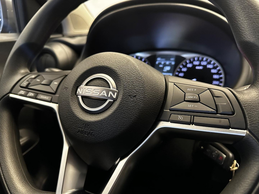 Foto do veículo NISSAN KICKS  SENSE CVT 2024 15.433 KM 109.900,00