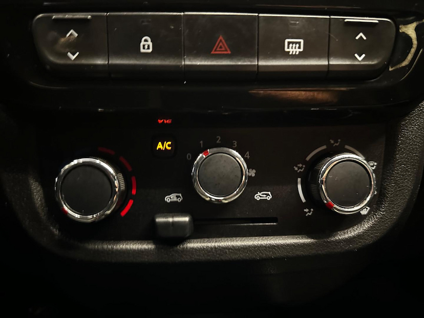 Foto do veículo RENAULT KWID  OUTSIDER 1.0 2023 51.758 KM 58.900,00