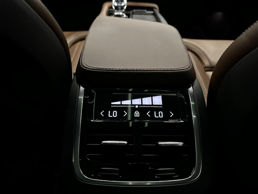 Foto do veículo VOLVO XC90  T8 RECHARGE ULTIMATE AWD GEARTRONIC 2024 6.244 KM 514.900,00