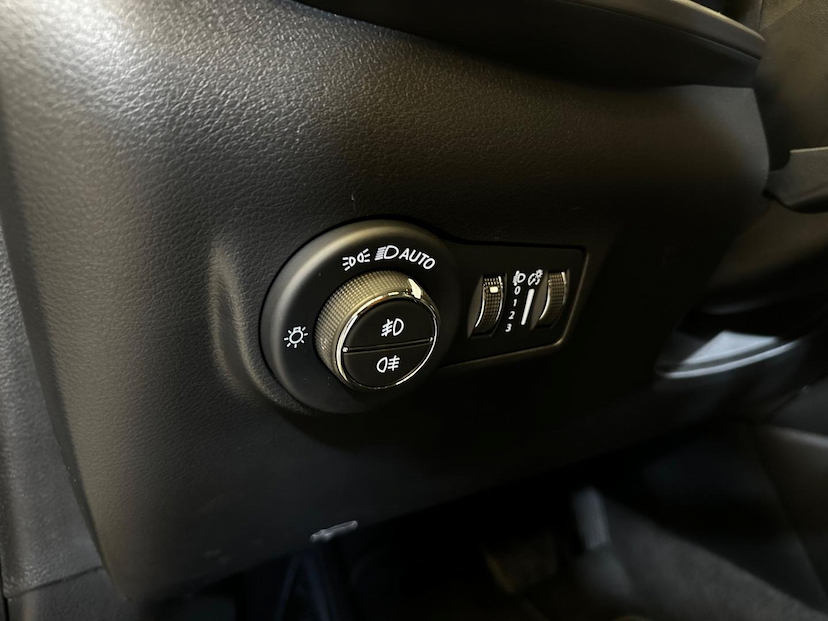 Foto do veículo JEEP COMPASS  LONG TF 2022 63.504 KM 131.900,00