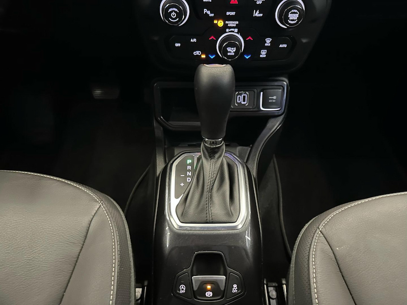 Foto do veículo JEEP RENEGADE  LGTD T270 2024 17.476 KM 122.900,00