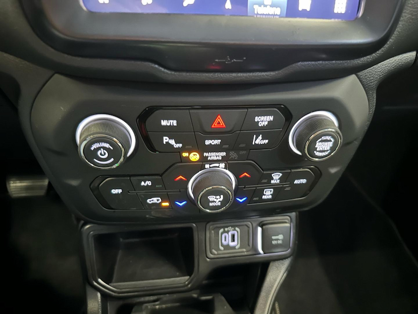 Foto do veículo JEEP RENEGADE  LGTD T270 2024 17.476 KM 122.900,00