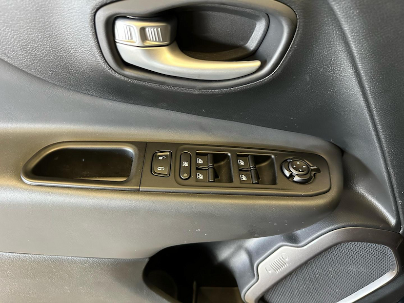 Foto do veículo JEEP RENEGADE  LGTD T270 2024 17.476 KM 122.900,00