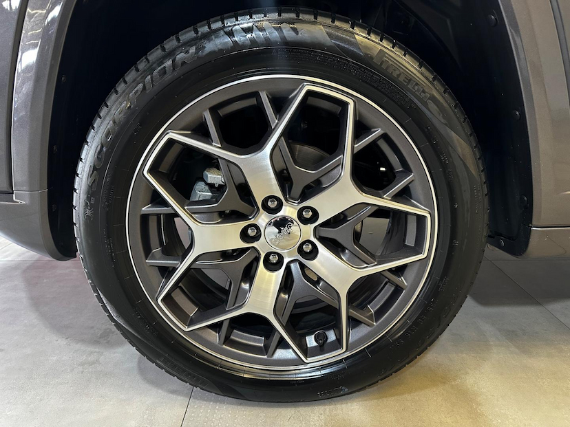 Foto do veículo JEEP COMMANDER  OVR TD380 2023 31.358 KM 208.900,00