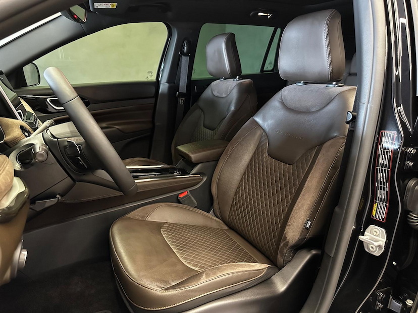 Foto do veículo JEEP COMMANDER  OVR TD380 2024 10.024 KM 239.900,00