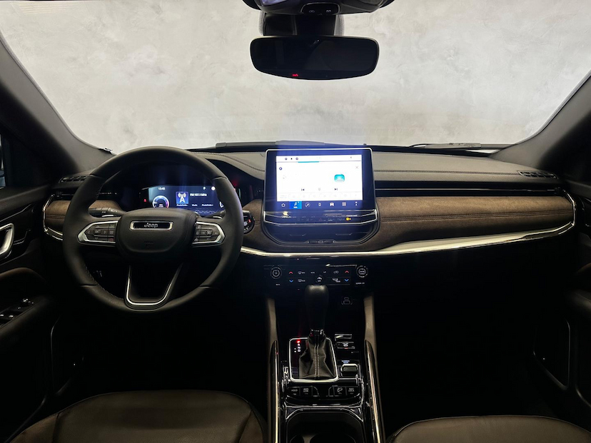 Foto do veículo JEEP COMMANDER  OVR TD380 2024 10.024 KM 239.900,00