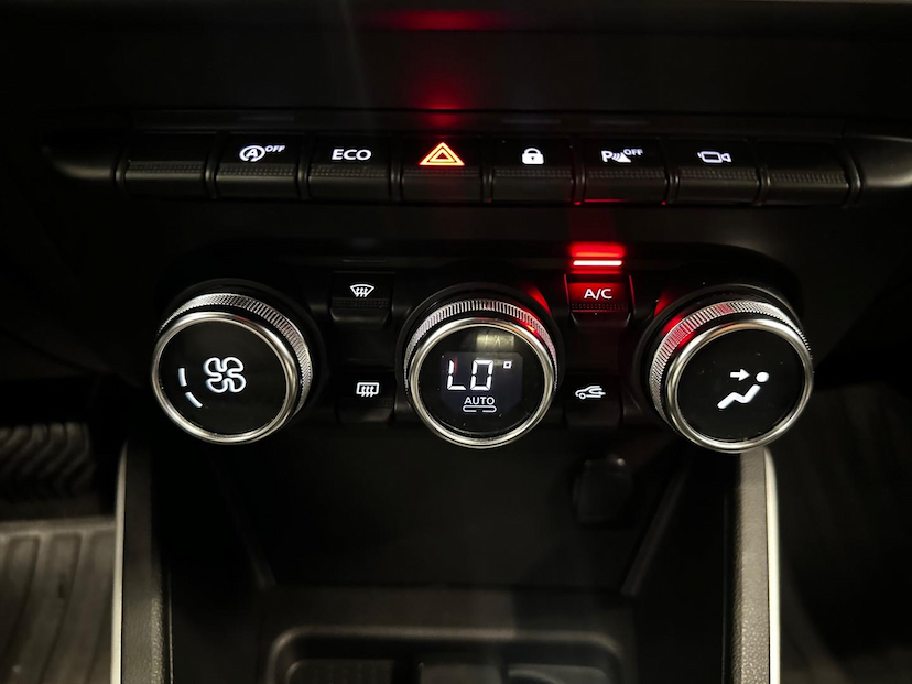 Foto do veículo RENAULT DUSTER  ICONIC 1.6 CVT FLEX 2022 15.632 KM 94.900,00