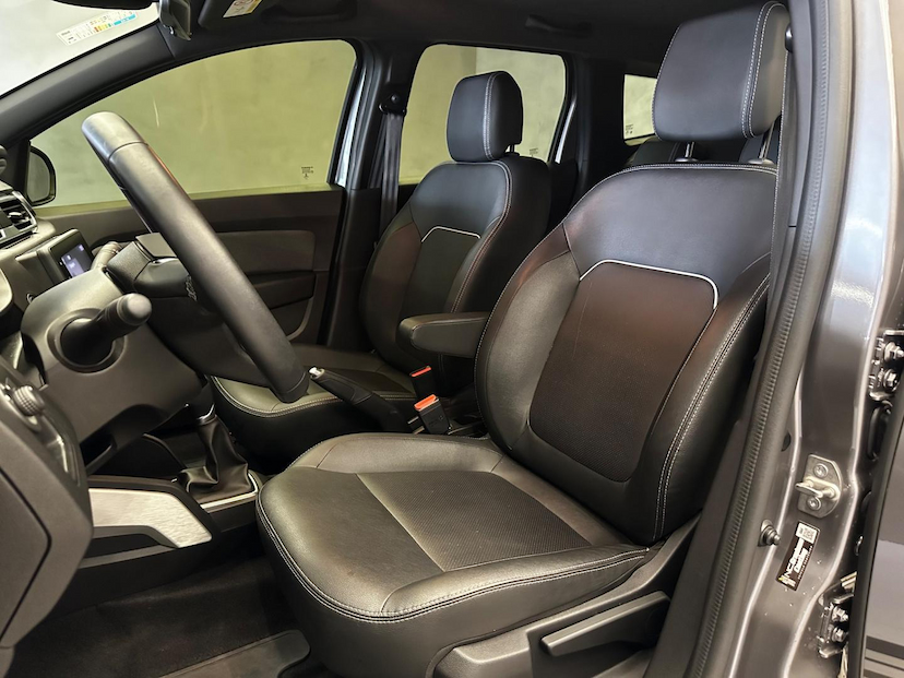 Foto do veículo RENAULT DUSTER  ICONIC 1.6 CVT FLEX 2022 15.632 KM 94.900,00