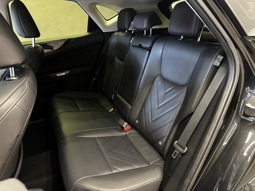 Foto do veículo LEXUS NX 350H NX-350H LUXURY 2024 19.127 KM 329.900,00
