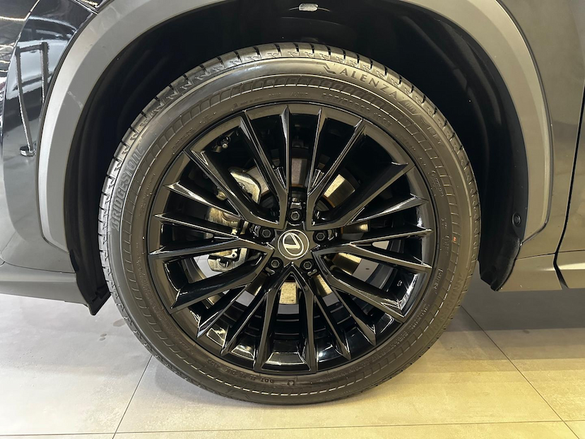 Foto do veículo LEXUS NX 350H NX-350H LUXURY 2024 19.127 KM 329.900,00