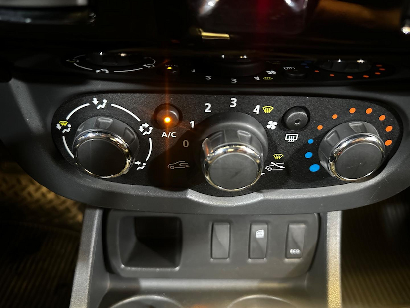 Foto do veículo RENAULT DUSTER  16 D CVT 2020 82.408 KM 76.900,00