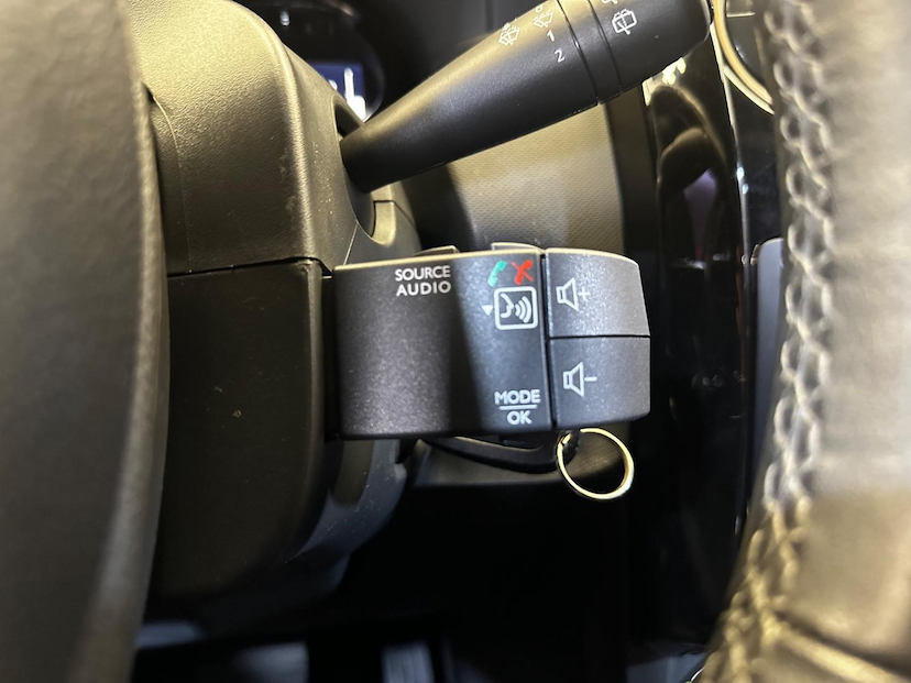 Foto do veículo RENAULT DUSTER  16 D CVT 2020 82.408 KM 76.900,00