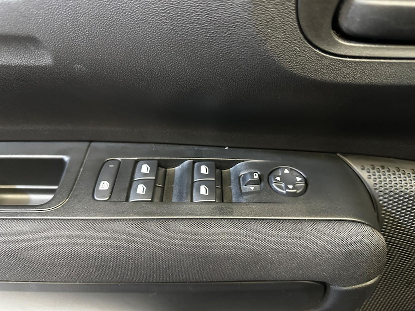 Foto do veículo CITROËN C4 CACTUS  1.6 FEEL AUT 2023 17.000 KM 90.900,00
