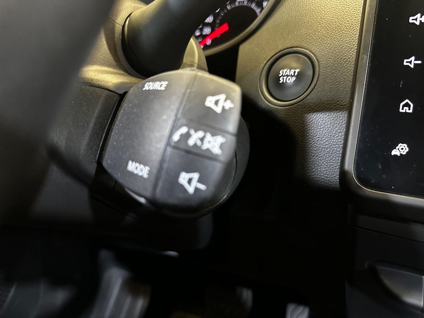 Foto do veículo RENAULT DUSTER  ICONIC 1.6 CVT FLEX 2024 23.000 KM 111.900,00
