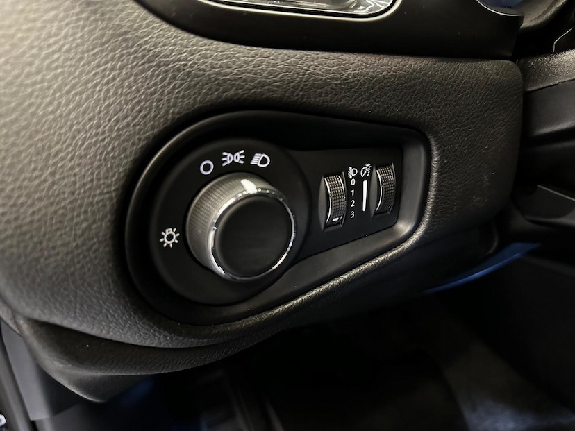 Foto do veículo JEEP RENEGADE  LONGITUDE T270 1.3 TB 4X2 FLEX AUT 2023 88.984 KM 99.900,00