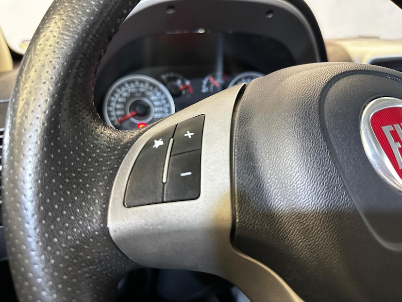 Foto do veículo FIAT IDEA  ATTRACTIVE 1.4 2015 51.900 KM 49.900,00