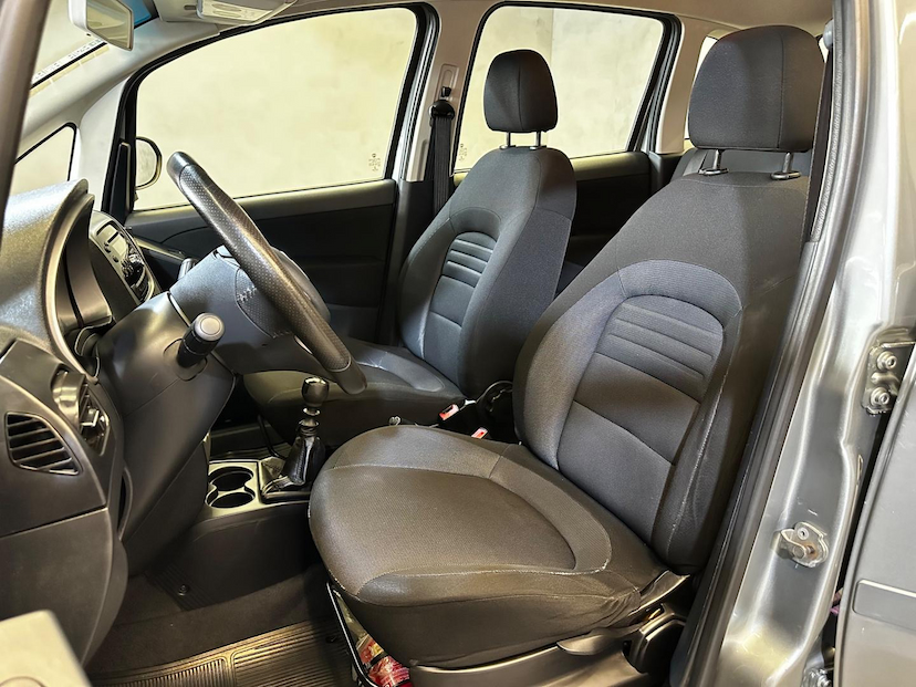 Foto do veículo FIAT IDEA  ATTRACTIVE 1.4 2015 51.900 KM 49.900,00