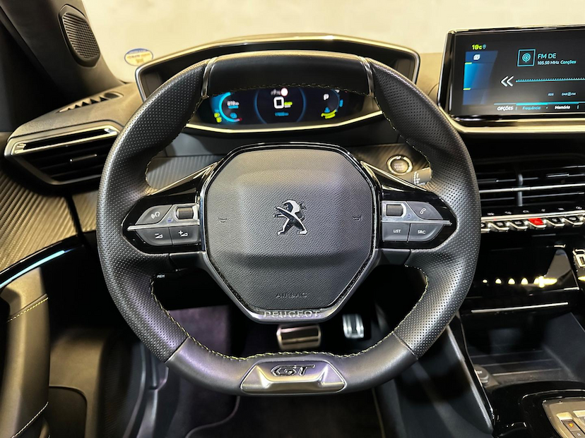 Foto do veículo PEUGEOT 2008  GT 2023 17.603 KM 152.900,00