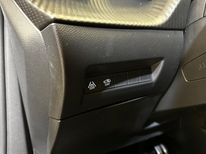 Foto do veículo PEUGEOT 2008  GT 2023 17.603 KM 152.900,00