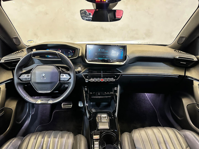 Foto do veículo PEUGEOT 2008  GT 2023 17.603 KM 152.900,00