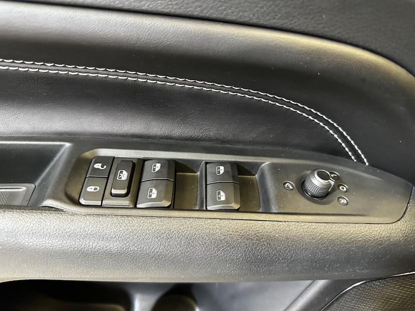 Foto do veículo JEEP COMPASS  T270 80 ANOS 1.3 TB 4X2 FLEX AUT 2022 39.160 KM 134.900,00