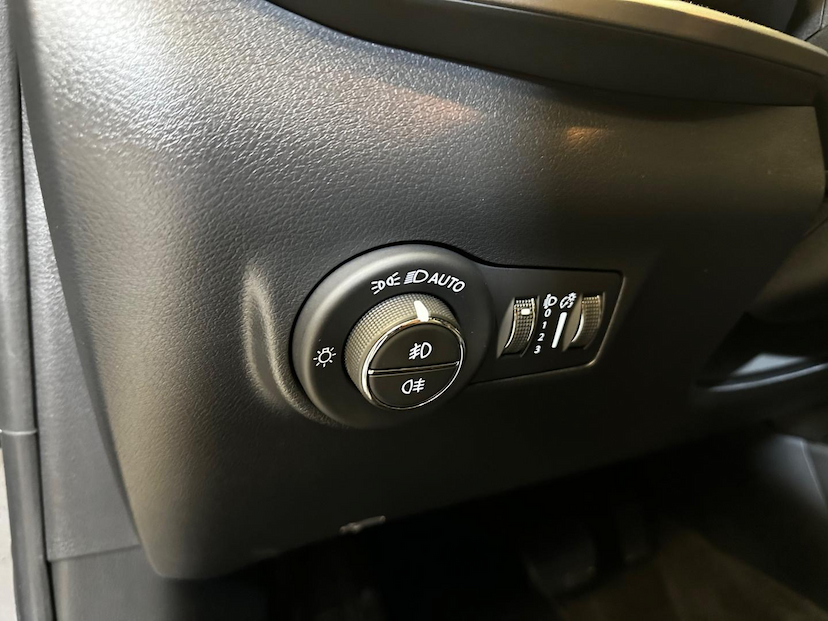 Foto do veículo JEEP COMPASS  T270 80 ANOS 1.3 TB 4X2 FLEX AUT 2022 39.160 KM 134.900,00