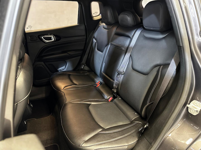 Foto do veículo JEEP COMPASS  T270 80 ANOS 1.3 TB 4X2 FLEX AUT 2022 39.160 KM 134.900,00