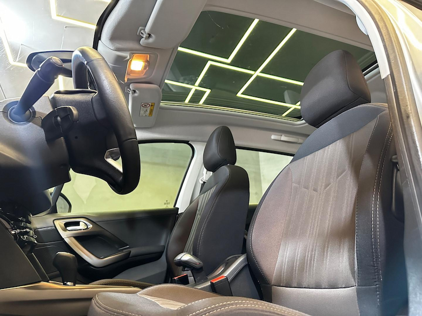 Foto do veículo PEUGEOT 2008  GRIFFE 1.6 FLEX 16V 5P AUT 2019 78.544 KM 69.900,00