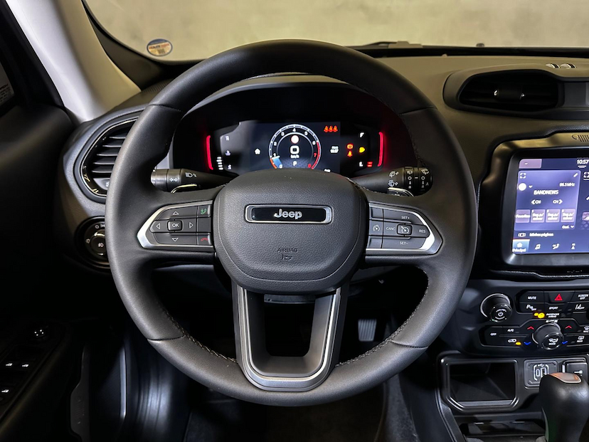 Foto do veículo JEEP RENEGADE  LONGITUDE T270 1.3 TB 4X2 FLEX AUT 2025 6.746 KM 142.900,00