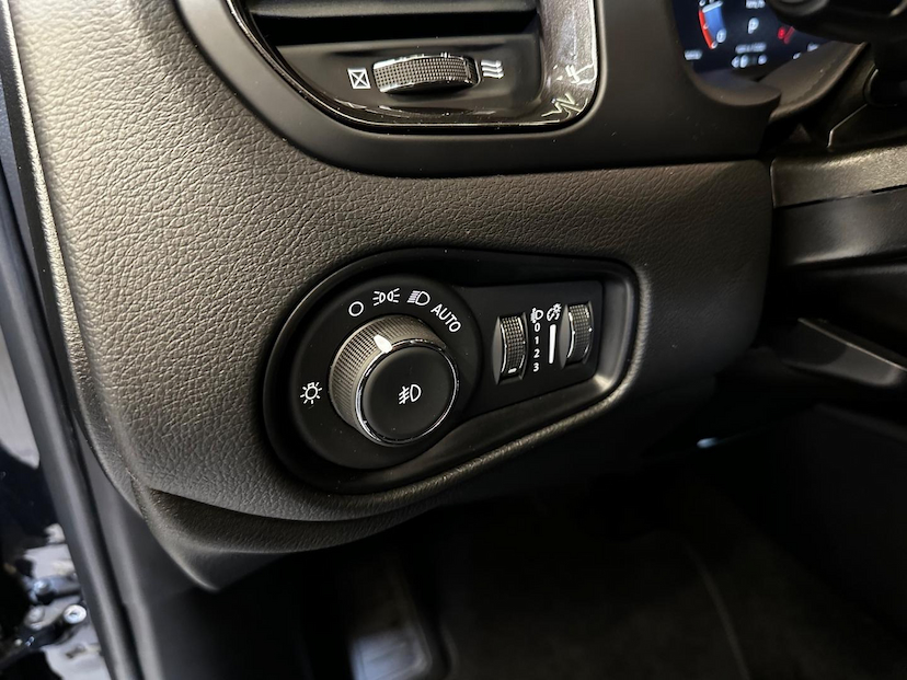 Foto do veículo JEEP RENEGADE  LONGITUDE T270 1.3 TB 4X2 FLEX AUT 2025 6.746 KM 142.900,00