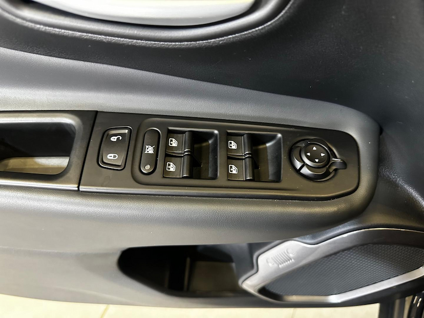 Foto do veículo JEEP RENEGADE  LONGITUDE T270 1.3 TB 4X2 FLEX AUT 2025 6.746 KM 142.900,00