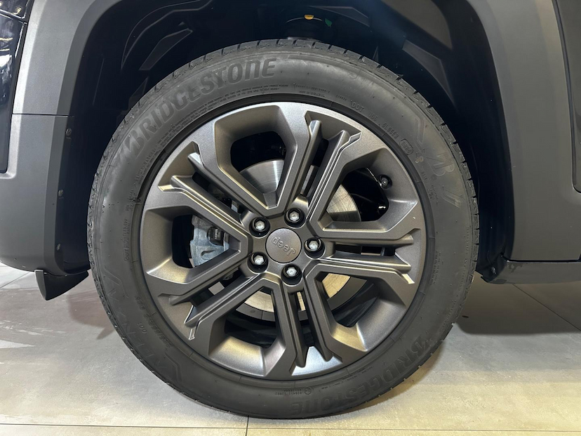 Foto do veículo JEEP RENEGADE  LONGITUDE T270 1.3 TB 4X2 FLEX AUT 2025 6.746 KM 142.900,00