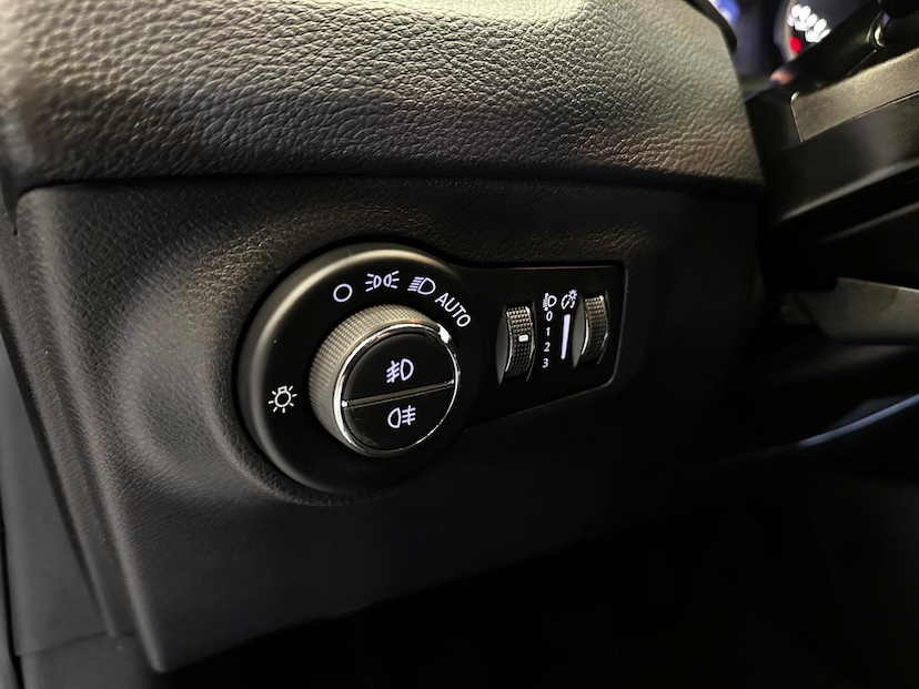 Foto do veículo JEEP COMPASS  LIMITED F H 2020 49.810 KM 109.900,00