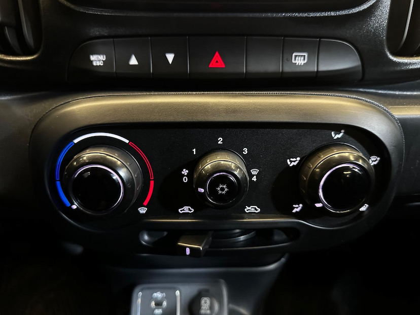 Foto do veículo FIAT MOBI  TREKKING 1.0 MT 2023 18.080 KM 62.900,00