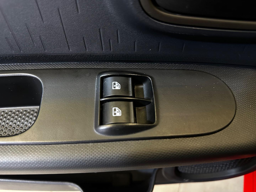 Foto do veículo FIAT MOBI  TREKKING 1.0 MT 2023 18.080 KM 62.900,00