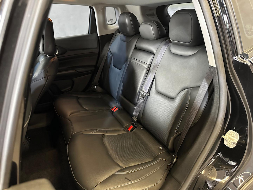 Foto do veículo JEEP COMPASS  LONG TF 2022 15.754 KM 136.900,00