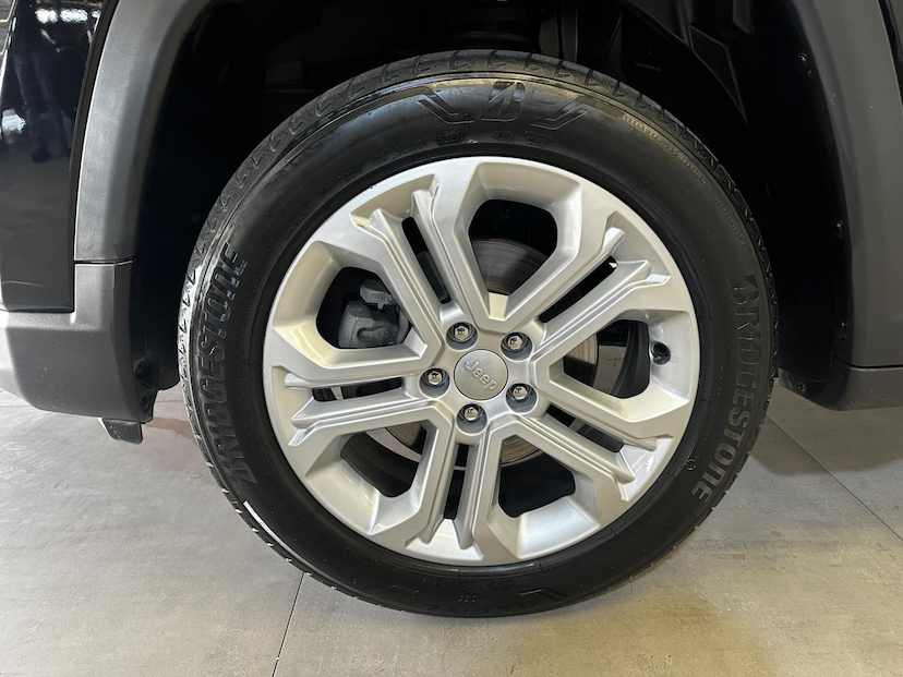 Foto do veículo JEEP COMPASS  LONG TF 2022 15.754 KM 136.900,00