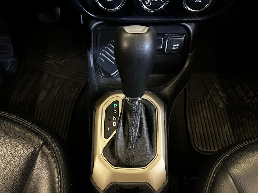 Foto do veículo JEEP RENEGADE  1.8 16V FLEX SPORT 4P AUTOMÁTICO 2018 83.050 KM 72.900,00