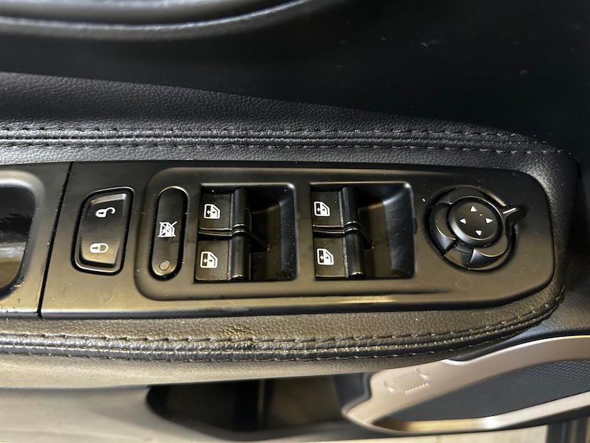 Foto do veículo JEEP RENEGADE  1.8 16V FLEX SPORT 4P AUTOMÁTICO 2018 83.050 KM 72.900,00