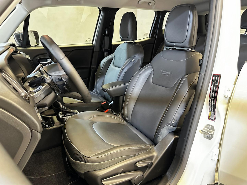 Foto do veículo JEEP RENEGADE  LONGITUDE T270 1.3 TB 4X2 FLEX AUT 2024 7.907 KM 126.900,00