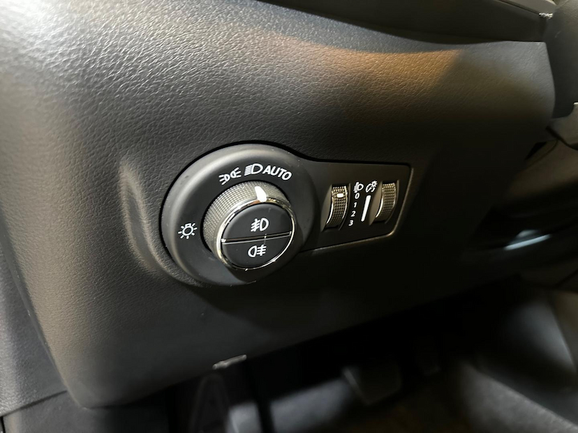 Foto do veículo JEEP COMPASS  LONG TF 2022 54.984 KM 129.900,00